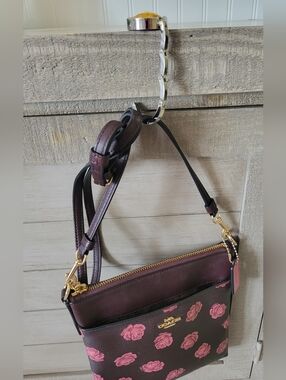 Bag Holder Gold Accent Fold-up Design